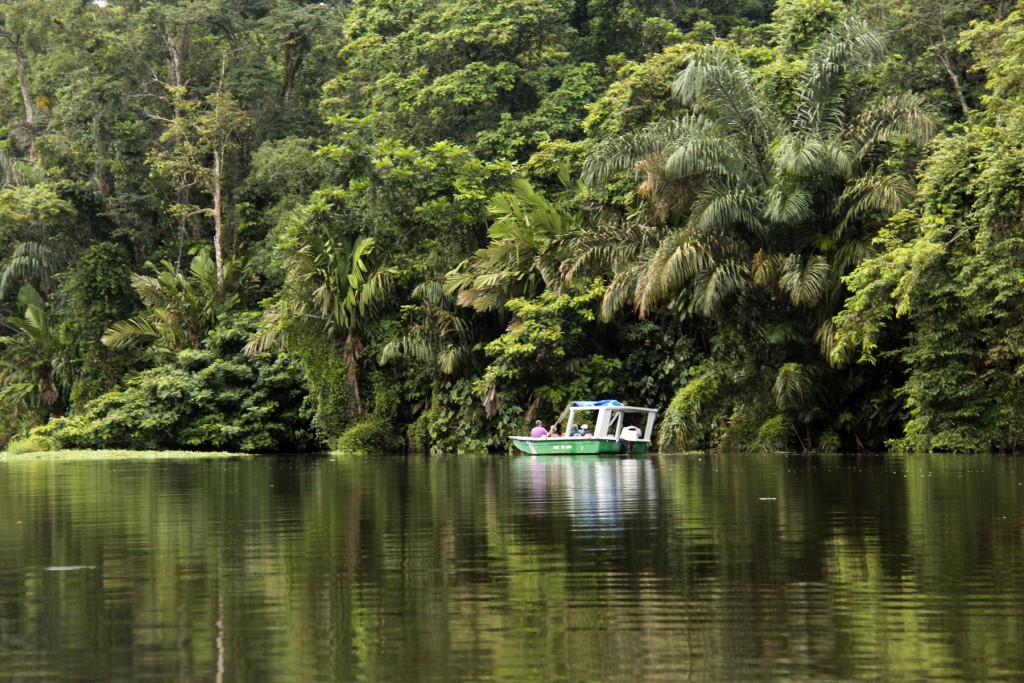 boat tour in coast rica